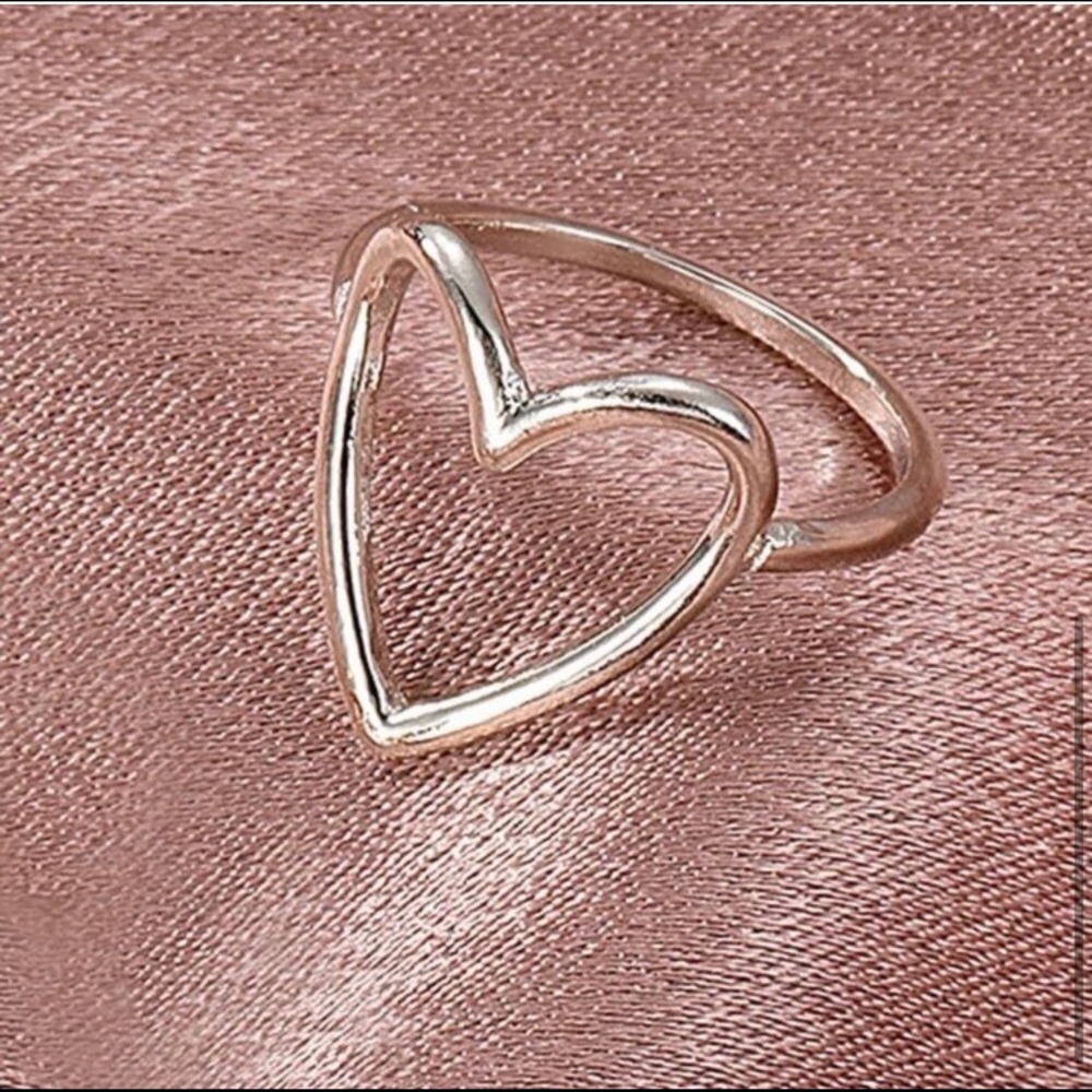 LAST ONE: Silver hollow heart ring - Picture 4 of 4
